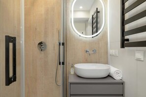 Dusche, Haartrockner, Shampoo
