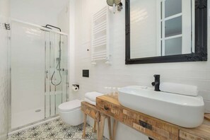 Dusche, Haartrockner, Shampoo