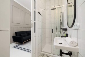 Shower, hair dryer, shampoo