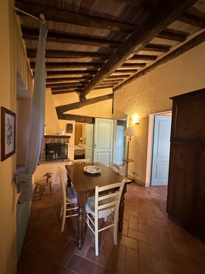 Apartamento, 2 quartos | Área de estar