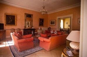 Living area - Chateau de Rhodes (La-Bastide-de-Serou)