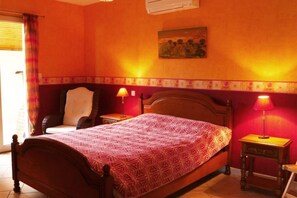 3 soverom, skrivebord, reiseseng for barn og wi-fi (inkludert)