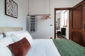 1 habitación, tabla de planchar con plancha, wifi y ropa de cama 