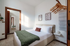 1 habitación, tabla de planchar con plancha, wifi y ropa de cama