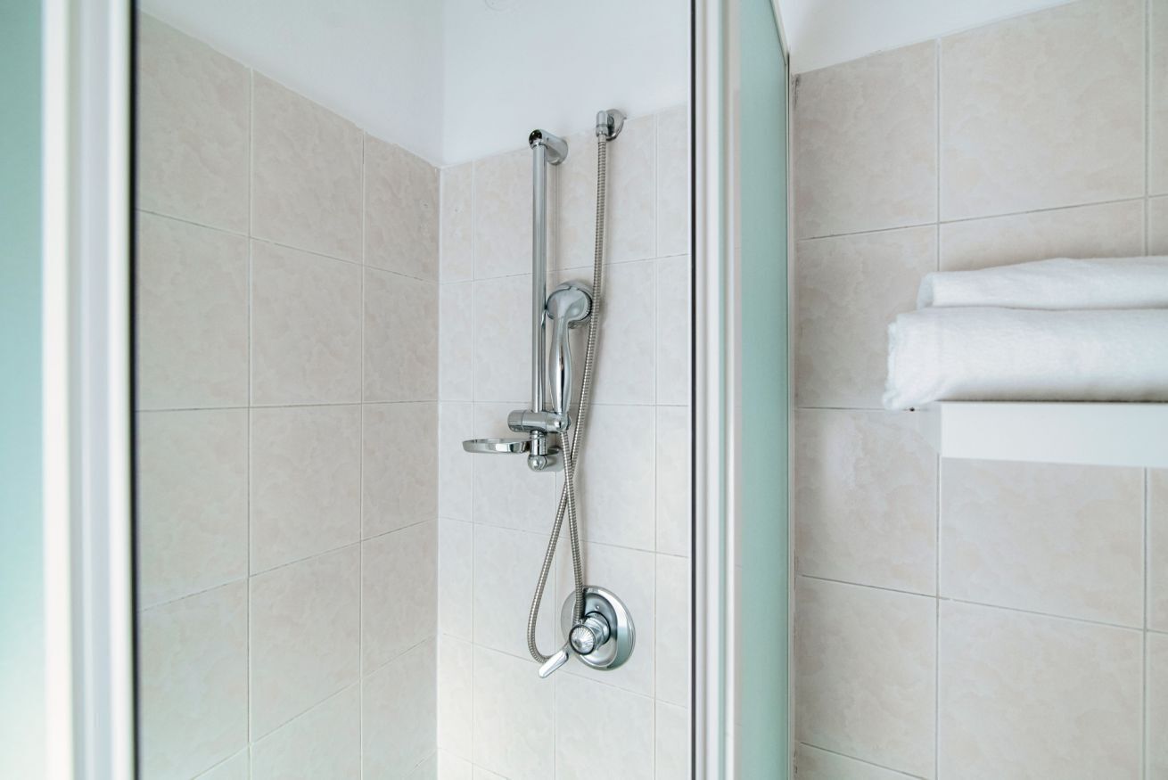 Doccia, asciugacapelli, bidet, asciugamani