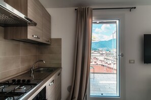 Fridge, microwave, oven, coffee/tea maker - Studio with terrace overlooking Como Cathedral (Bonanomi Terrace) (Como)