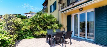 Apartment with big terrace high above Cernobbio (Casa Olivo)