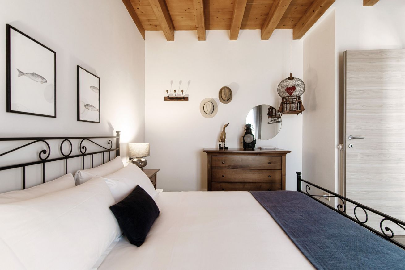 1 slaapkamer, een strijkplank/strijkijzer, wifi, beddengoed