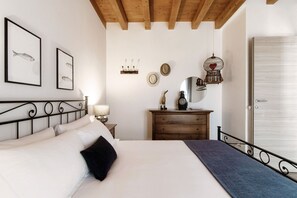 1 bedroom, iron/ironing board, WiFi, bed sheets - Romantic Apartment with a View of Como (Casa Luna) (Como)