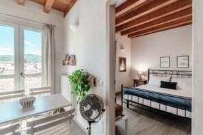 1 chambre, fer et planche à repasser, Wi-Fi, draps fournis