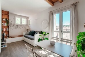 Living area - Romantic Apartment with a View of Como (Casa Luna) (Como)