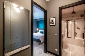1 dormitorio, tabla de planchar con plancha, wifi y ropa de cama