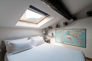 1 slaapkamer, een strijkplank/strijkijzer, gratis wifi, beddengoed