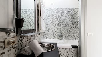 Dusche, Haartrockner, Bidet