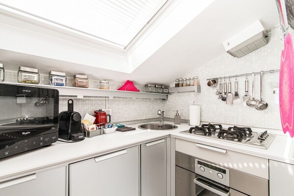 Fridge, microwave, oven, stovetop