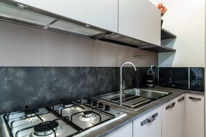 Fridge, microwave, oven, stovetop