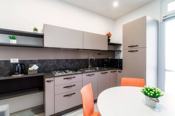 Fridge, microwave, oven, stovetop