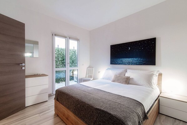 1 slaapkamer, een strijkplank/strijkijzer, wifi, beddengoed