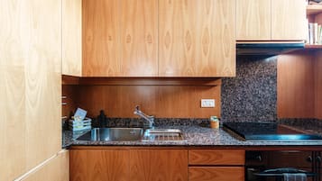 KĂŒhlschrank, Mikrowelle, Ofen, GeschirrspĂŒler