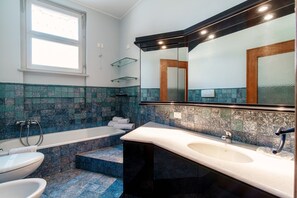 Doccia, asciugacapelli, bidet