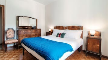 2 Schlafzimmer, BĂŒgeleisen/BĂŒgelbrett, WLAN, BettwĂ€sche