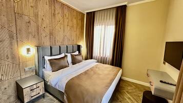 Standard-Doppelzimmer, 1 Queen-Bett, Gartenblick, Seeseite | Bettwäsche aus ägyptischer Baumwolle, hochwertige Bettwaren