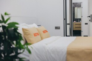 1 slaapkamer, een strijkplank/strijkijzer, wifi, beddengoed