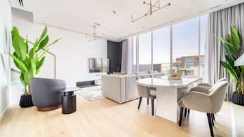 Appartement Duplex Luxe, 2 chambres | Coin séjour | TV connectée