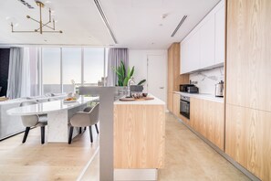 Luxury Duplex, 2 Bedrooms | Private kitchen | Full-size fridge, microwave, oven, stovetop - Al Barari Stella Stays (Dubai)