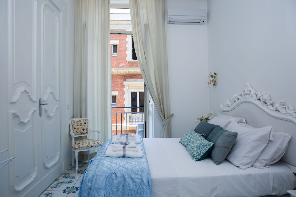 Classic Room | 1 bedroom, hypo-allergenic bedding, down duvets, minibar