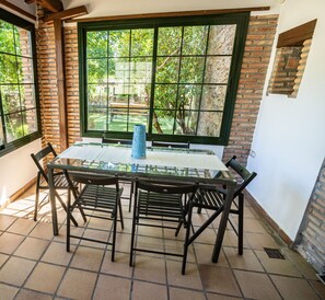 Traditional House, 3 Bedrooms, Mountain View | Dining room
