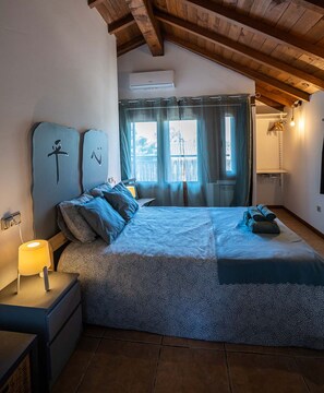 Family House, 4 Bedrooms, Garden View | Bed sheets