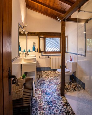Family House, 4 Bedrooms, Garden View | Bathroom - Casa Rural Paraje de yuste (Cuacos de Yuste)