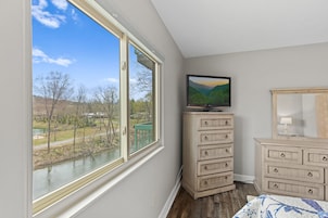 Signature Condo, 2 Bedrooms, Balcony, River View