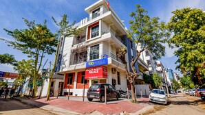 A multi-story building with a sign for 'Moon Light Palace' and 'fabHOTELS'. - Fabhotel Moon Light Palace (Jaipur)