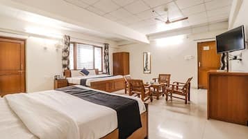 Egyptian cotton sheets, premium bedding, in-room safe, free WiFi