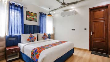Egyptian cotton sheets, premium bedding, in-room safe, free WiFi