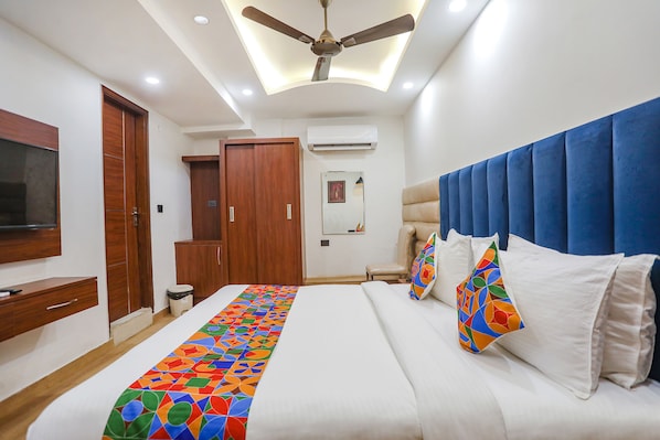 Egyptian cotton sheets, premium bedding, in-room safe, free WiFi