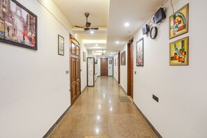 Lobby - FabHotel RS Golden (New Delhi)
