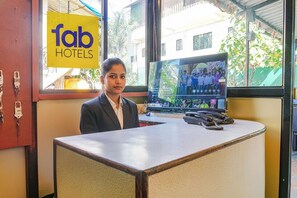 Reception - FabHotel Chinar Residency (Jaoli)