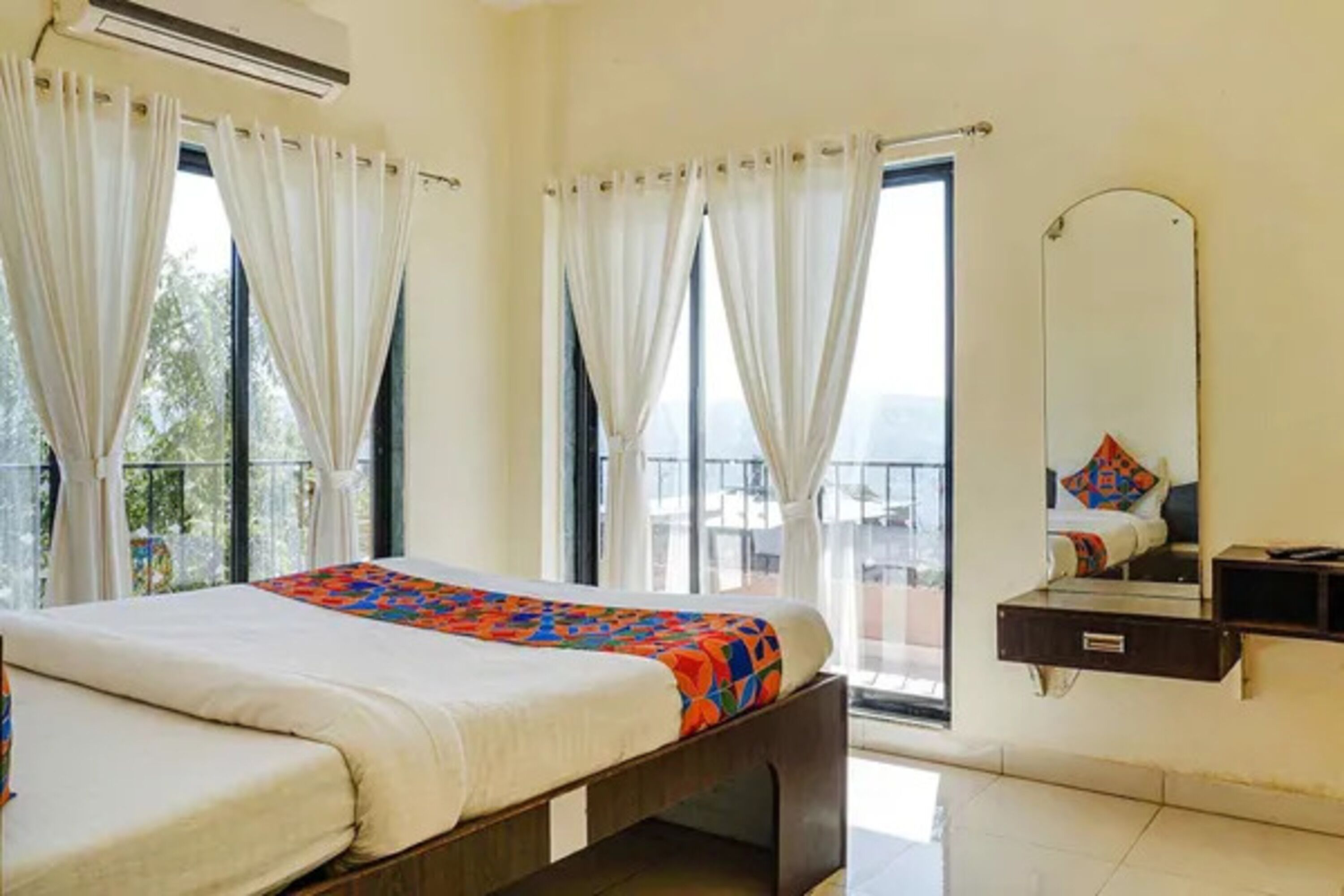 Egyptian cotton sheets, premium bedding, in-room safe, free WiFi