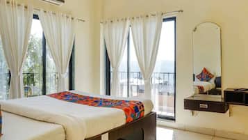 Egyptian cotton sheets, premium bedding, in-room safe, free WiFi