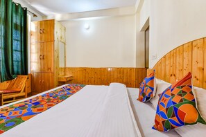 Egyptian cotton sheets, premium bedding, in-room safe, soundproofing - Fabhotel Suvidha Cottage (Manali)