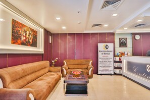 Lobby sitting area - Fabhotel Prime The Continental (Lucknow)