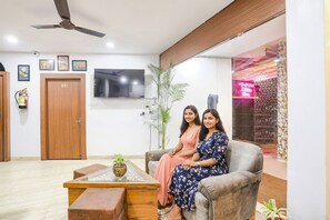 Lobby sitting area - Fabhotel Duke Inn (Bhopal)