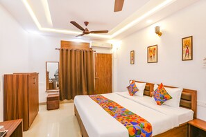 Executive Room | Egyptian cotton sheets, premium bedding, in-room safe, free WiFi - Fabhotel Duke Inn (Bhopal)