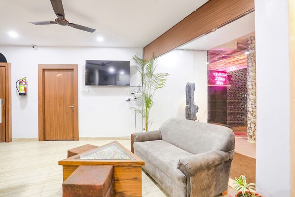 Lobby sitting area - Fabhotel Duke Inn (Bhopal)