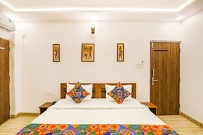 Egyptian cotton sheets, premium bedding, in-room safe, free WiFi - Fabhotel Duke Inn (Bhopal)