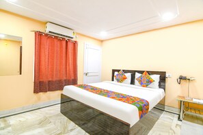 Egyptian cotton sheets, premium bedding, in-room safe, free WiFi - Fabhotel Olive Inn I (Barasat)