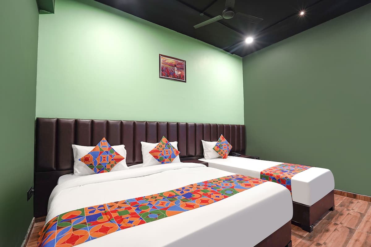 Luxury Room | Egyptian cotton sheets, premium bedding, in-room safe, WiFi (free)